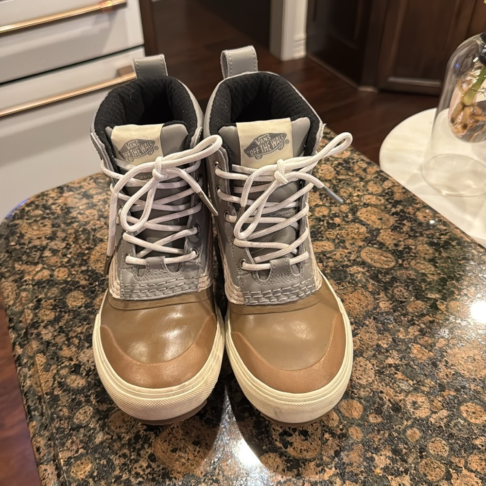 Vans waterproof boots. Size 8 women’s/6.5 men’s - Picture 2 of 6